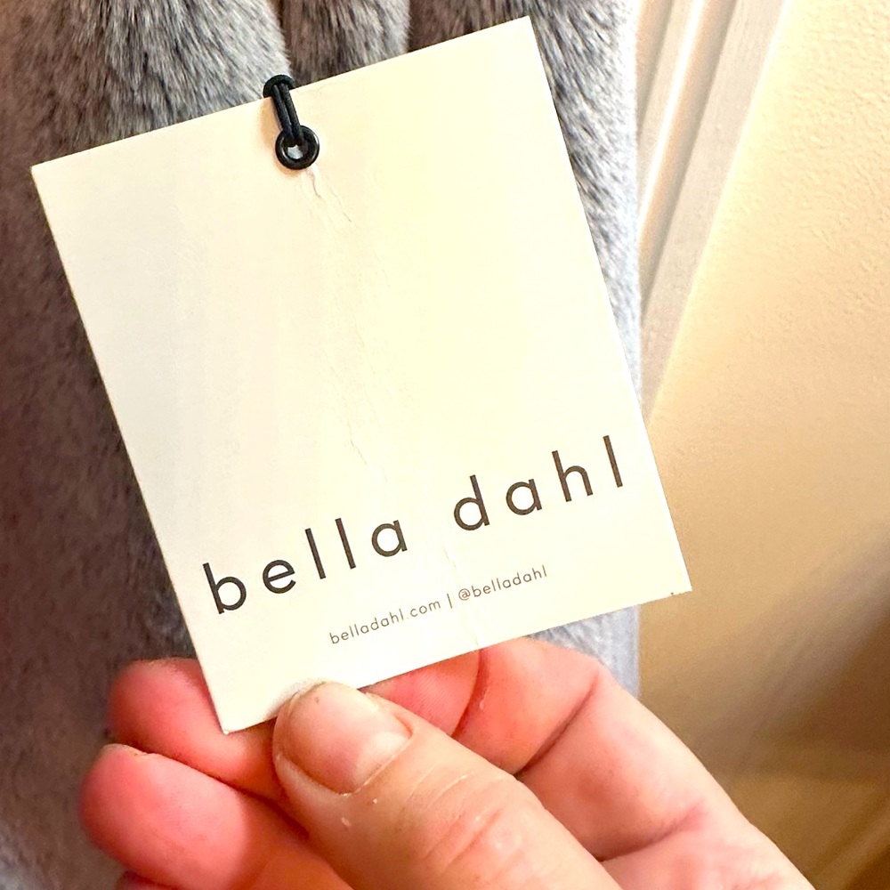 🧸🧸💙new with tags. Bella Dahl fBlue fuzzily jacket. Faux Fur. So soft.